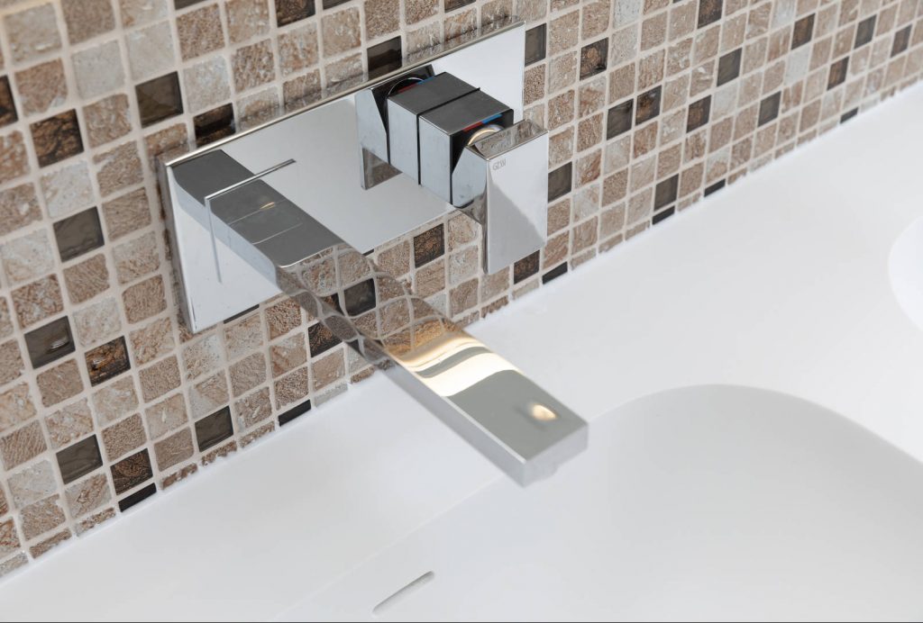Wasserhahn in Neubaugebäude